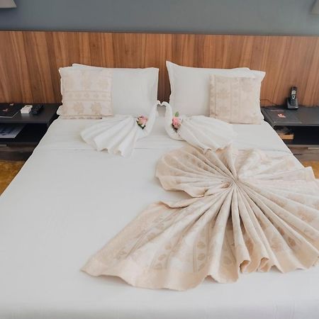 דקר Hotel Nina מראה חיצוני תמונה