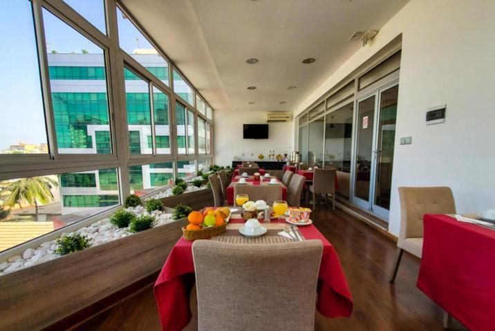דקר Hotel Nina מראה חיצוני תמונה