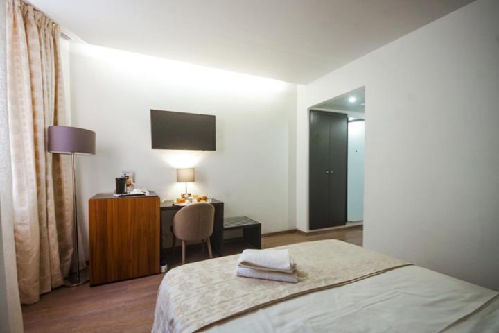 דקר Hotel Nina מראה חיצוני תמונה