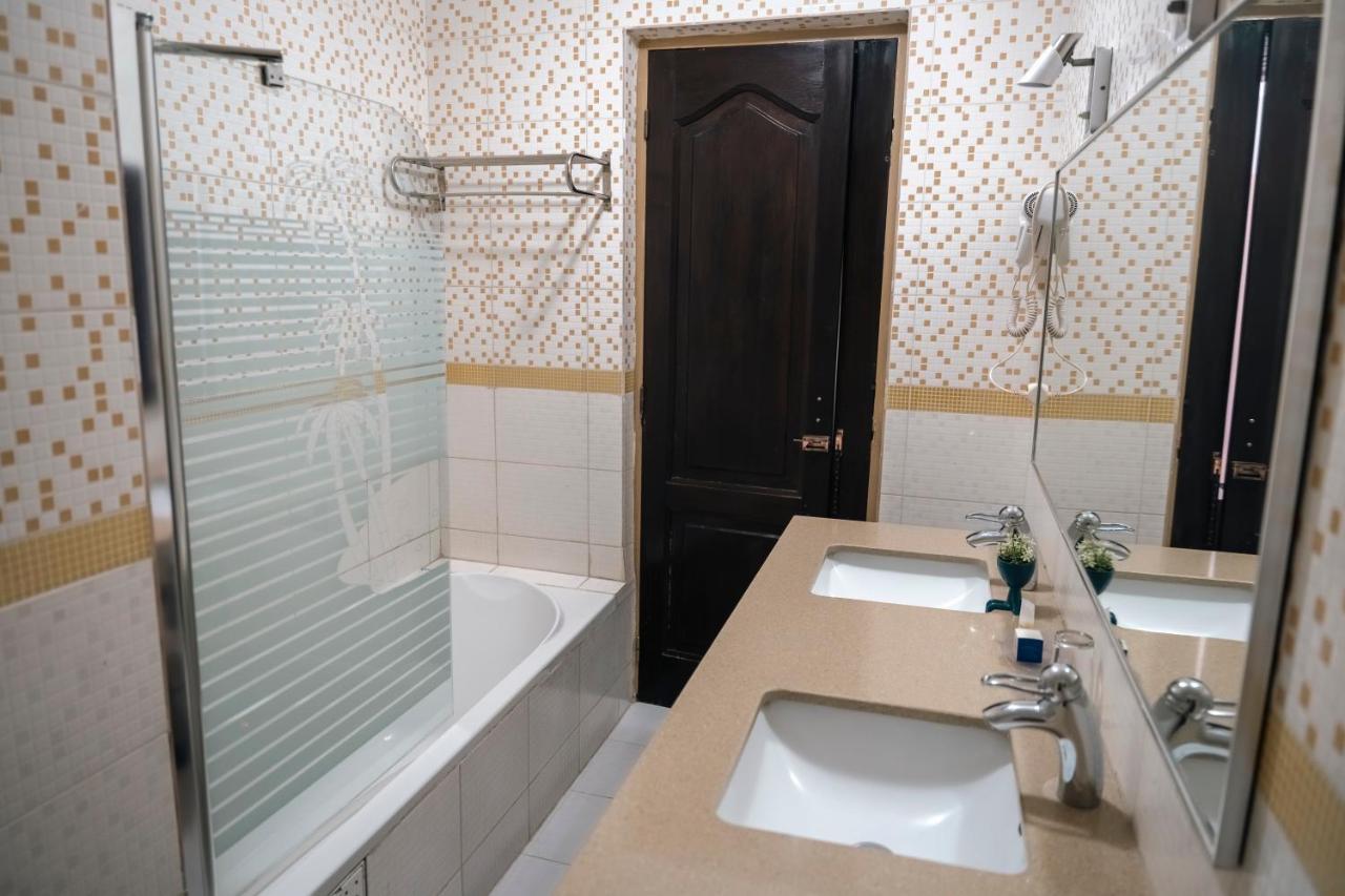 דקר Hotel Nina מראה חיצוני תמונה