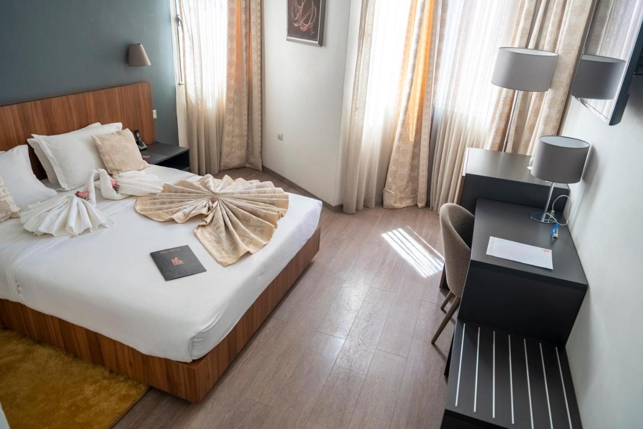 דקר Hotel Nina מראה חיצוני תמונה
