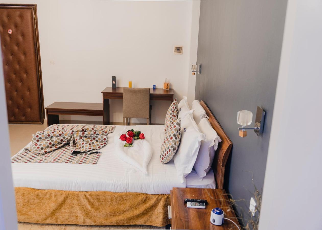 דקר Hotel Nina מראה חיצוני תמונה