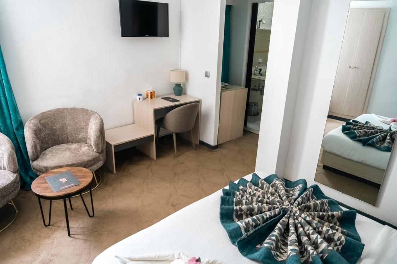 דקר Hotel Nina מראה חיצוני תמונה